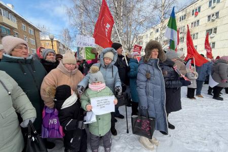 Республика Коми. Мороз и административный ресурс не сломили – жители п.г.т. Жешарт вышли на митинг за национализацию комбината
