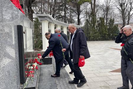 Крымские коммунисты отметили 108-ю годовщину Красной Армии и Красного Флота