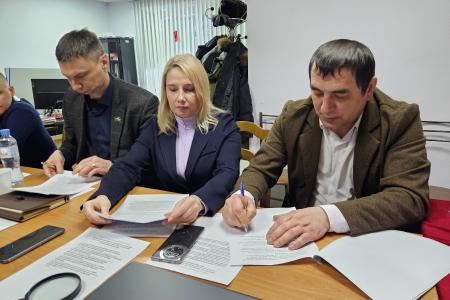 Депутаты-коммунисты Ямало-Ненецкого автономного округа поддержали Обращение депутатов фракции КПРФ в Государственной Думе «Требуем честной политической борьбы и широкого диалога во имя Победы и созидания!»