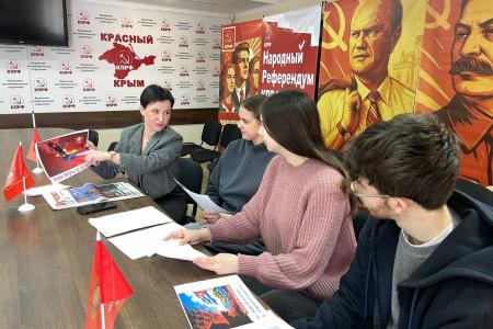Крымские комсомольцы и коммунисты провели собрание, на котором был рассмотрен ряд важнейших на сегодняшний день вопросов