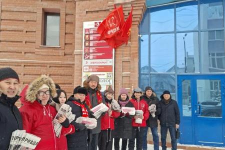 Якутия. Акция «Красные — в городе» ко Дню рождения Советской Армии и Военно-Морского флота