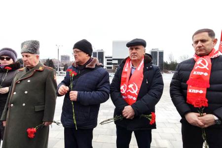 Вечная слава воинам-красноармейцам! Ростовские коммунисты почтили память освободителей Ростова-на-Дону
