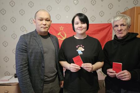 Ямало-Ненецкий АО. Отец и сестра погибшего на СВО коммуниста вступили в ряды КПРФ