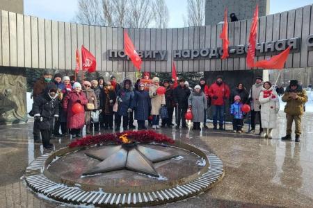 Коммунисты Самарской области отметили 108-ю годовщину Советской Армии и Военно-морского флота