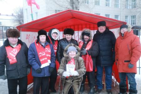 Омск: цветы – героям прошлого и настоящего