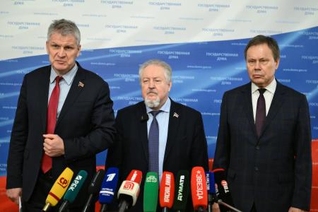 А.В. Куринный, С.П. Обухов и Н.В. Арефьев выступили перед журналистами в Госдуме