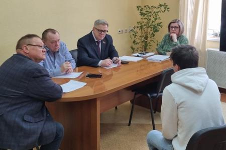 Руководитель фракции КПРФ в Мособлдуме Александр Наумов провел прием жителей Ленинского городского округа