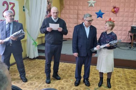 Руководитель фракции КПРФ в Мособлдуме Александр Наумов поздравил с 8 марта женщин Всероссийского общества слепых в Коломне