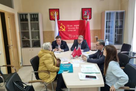Руководитель фракции КПРФ в Мособлдуме Александр Наумов провел прием граждан в подмосковном Ступине