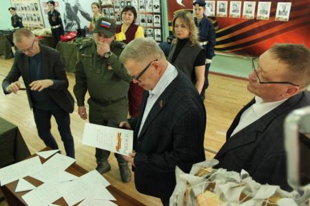 Руководитель фракции КПРФ в Мособлдуме Александр Наумов провел встречу с домодедовскими юнармейцами
