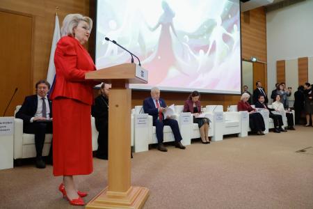 Нина Останина: Реализация регионами мер социальной поддержки многодетных семей по-прежнему остается «кричащей темой»