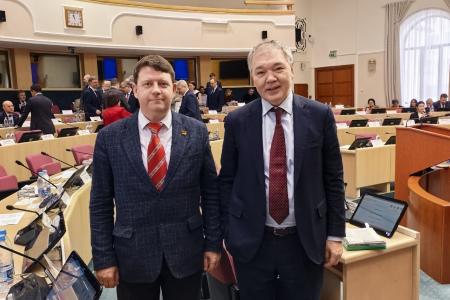 Леонид Калашников провел работу в своем округе