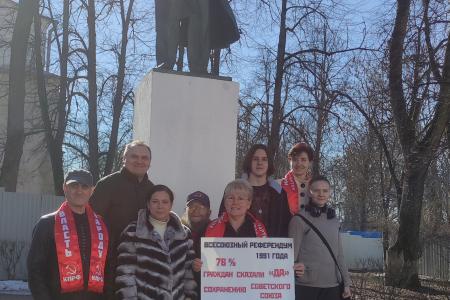 Новгородские коммунисты завершили автопробегами акции к 35-летию проведения Всесоюзного референдума о сохранении СССР