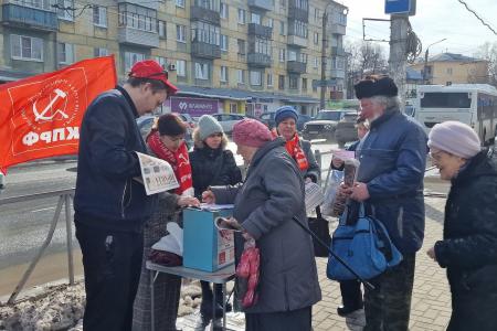 Рязанские коммунисты провели пикеты, посвященные 35-летию Всесоюзного референдума за сохранение СССР