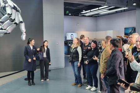 Кузница молодых предпринимателей и чудеса робототехники: делегация КПРФ прикоснулась к самым передовым технологиям коммунистического Китая