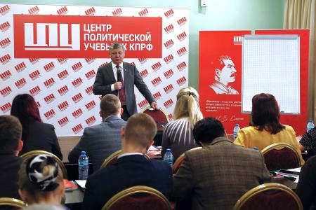 Дмитрий Новиков в Центре политической учёбы: Наследие СССР остаётся в фокусе межпартийной борьбы в России