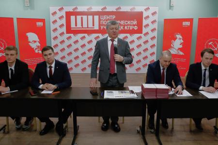 Дмитрий Новиков выпускникам курса «Красная трибуна» в ЦПУ: «Крепкий фундамент знаний – основа победы в дискуссии»