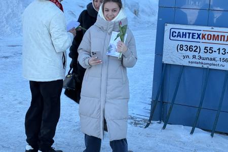 Коммунисты Марий Эл поздравили прекрасных дам с 8 Марта