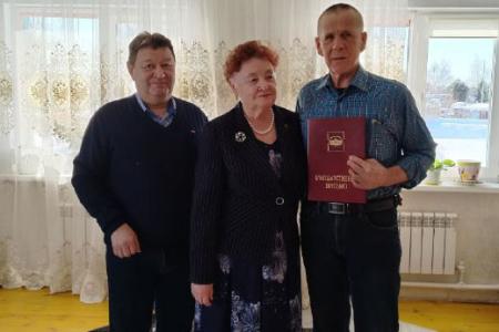 Лидер коммунистов Тюменской области Тамара Казанцева вручила награды  жителям д. Загваздина Тобольского района