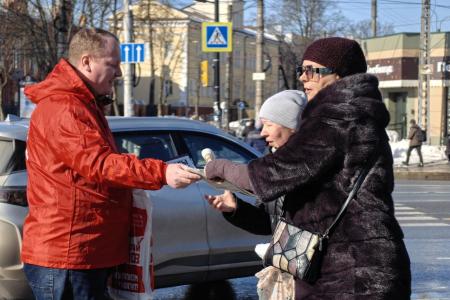 Еженедельная уличная работа ивановских коммунистов