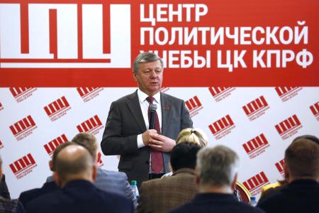 Дмитрий Новиков в Центре политической учёбы: Наследие СССР остаётся в фокусе межпартийной борьбы в России