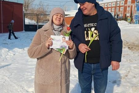 Коммунисты Марий Эл поздравили прекрасных дам с 8 Марта