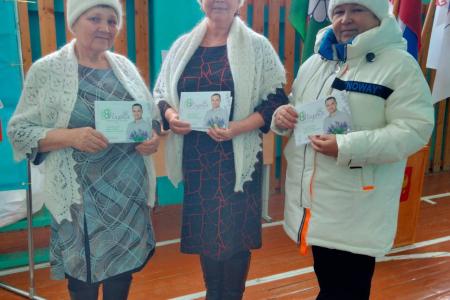 Коммунисты Марий Эл поздравили прекрасных дам с 8 Марта