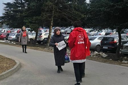 Новгородские коммунисты продолжают акции в поддержку Народного референдума КПРФ