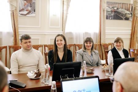В Воронеже Сергей Гаврилов поздравил с 8 Марта   женщин-авиастроителей