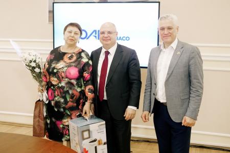 В Воронеже Сергей Гаврилов поздравил с 8 Марта   женщин-авиастроителей