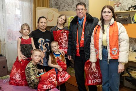 Шестеро детей в одной комнате. Депутат Курской облдумы от КПРФ Алексей Бобовников поднял проблему многодетной семьи из Курска