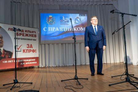 В авангарде борьбы за нашу единую свободную Родину. Курские коммунисты провели торжественное собрание-концерт по случаю 120-летия со дня рождения Л.И. Брежнева