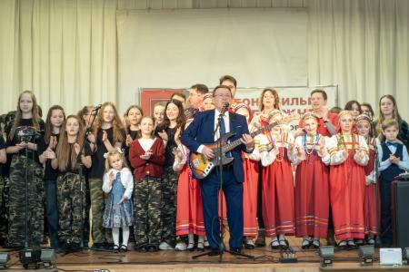 В авангарде борьбы за нашу единую свободную Родину. Курские коммунисты провели торжественное собрание-концерт по случаю 120-летия со дня рождения Л.И. Брежнева
