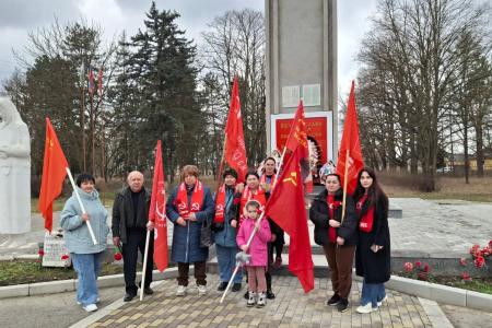 Кабардино-Балкария. К 35-летию Всесоюзного референдума о сохранении СССР коммунисты Майского местного отделения КПРФ провели автопробег и одиночные пикеты