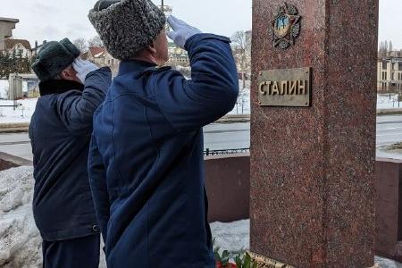 Липецкая область. Красные гвоздики – Сталину