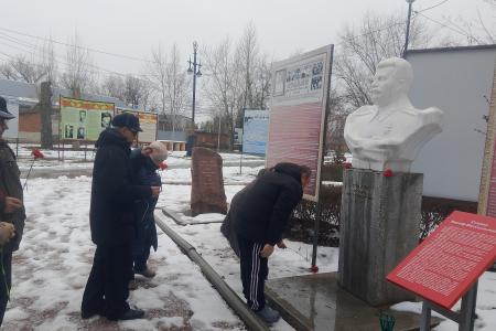 Жители Волгоградской области почтили память И.В. Сталина