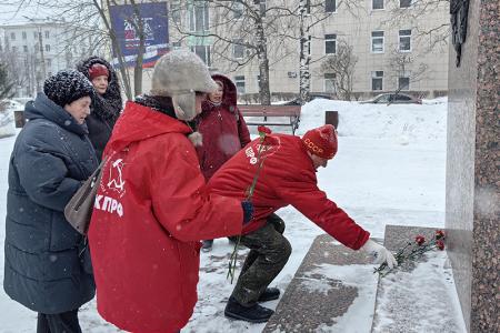 Ивановские коммунисты и комсомольцы 8 марта провели акцию «Красная улица»