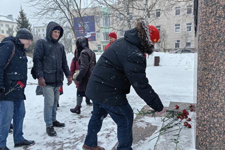 Ивановские коммунисты и комсомольцы 8 марта провели акцию «Красная улица»
