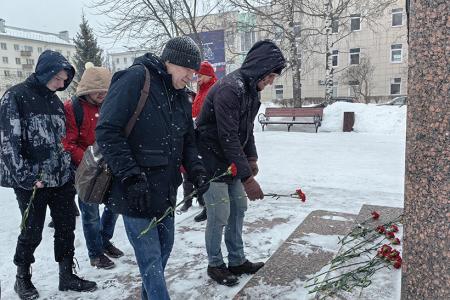 Ивановские коммунисты и комсомольцы 8 марта провели акцию «Красная улица»