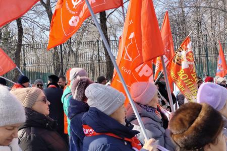В Тюмени прошел массовый митинг КПРФ против роста тарифов ЖКХ