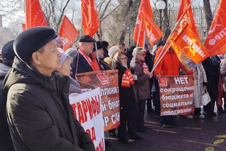 В Тюмени прошел массовый митинг КПРФ против роста тарифов ЖКХ