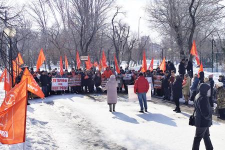 В Тюмени прошел массовый митинг КПРФ против роста тарифов ЖКХ