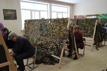 "Фронт и тыл едины". Волонтёрская группа из Тверской области, созданная КПРФ, отправила на фронт более 1300 маскировочных сетей