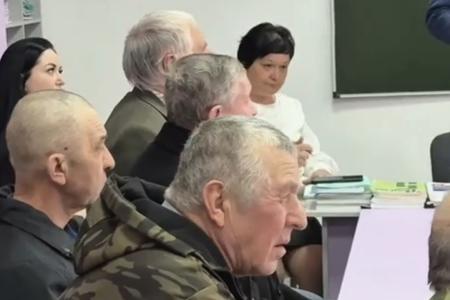 Депутат Госдумы А.В. Куринный поддержал протест граждан против закрытия двух сельских школ