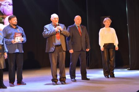 Коммунисты наградили памятной медалью Дом офицеров Забайкальского края
