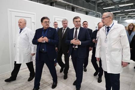При участии сенатора Айрата Гибатдинова министр науки и высшего образования РФ Валерий Фальков и губернатор Ульяновской области Алексей Русских провели совещание по развитию науки и кадров ОПК