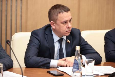 При участии сенатора Айрата Гибатдинова министр науки и высшего образования РФ Валерий Фальков и губернатор Ульяновской области Алексей Русских провели совещание по развитию науки и кадров ОПК
