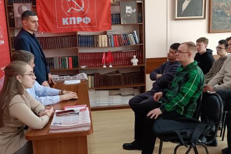 Откровенный разговор в Томском обкоме с будущими политологами