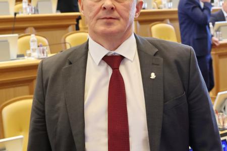 КПРФ-Югра. Всё смешалось в Думе-ХМАО: собаки без намордника, кедровая шишка, сироты