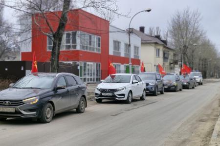 Липецк. Промзона озарилась красными флагами Победы